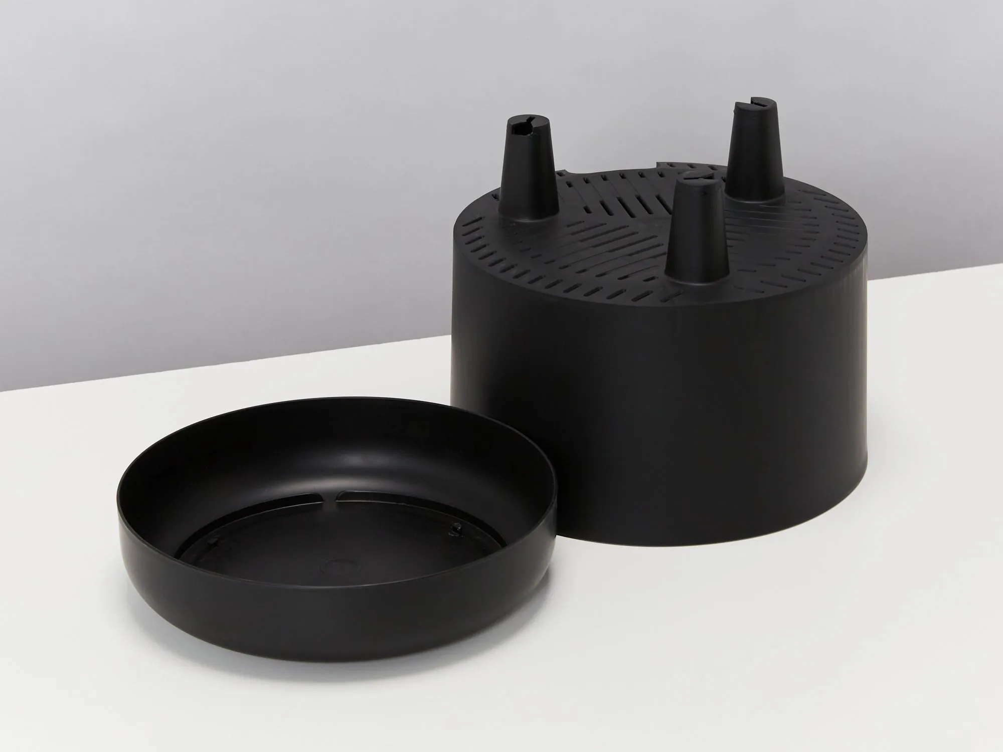 Black Self-Watering Pots 215mm - Recycled Plastic