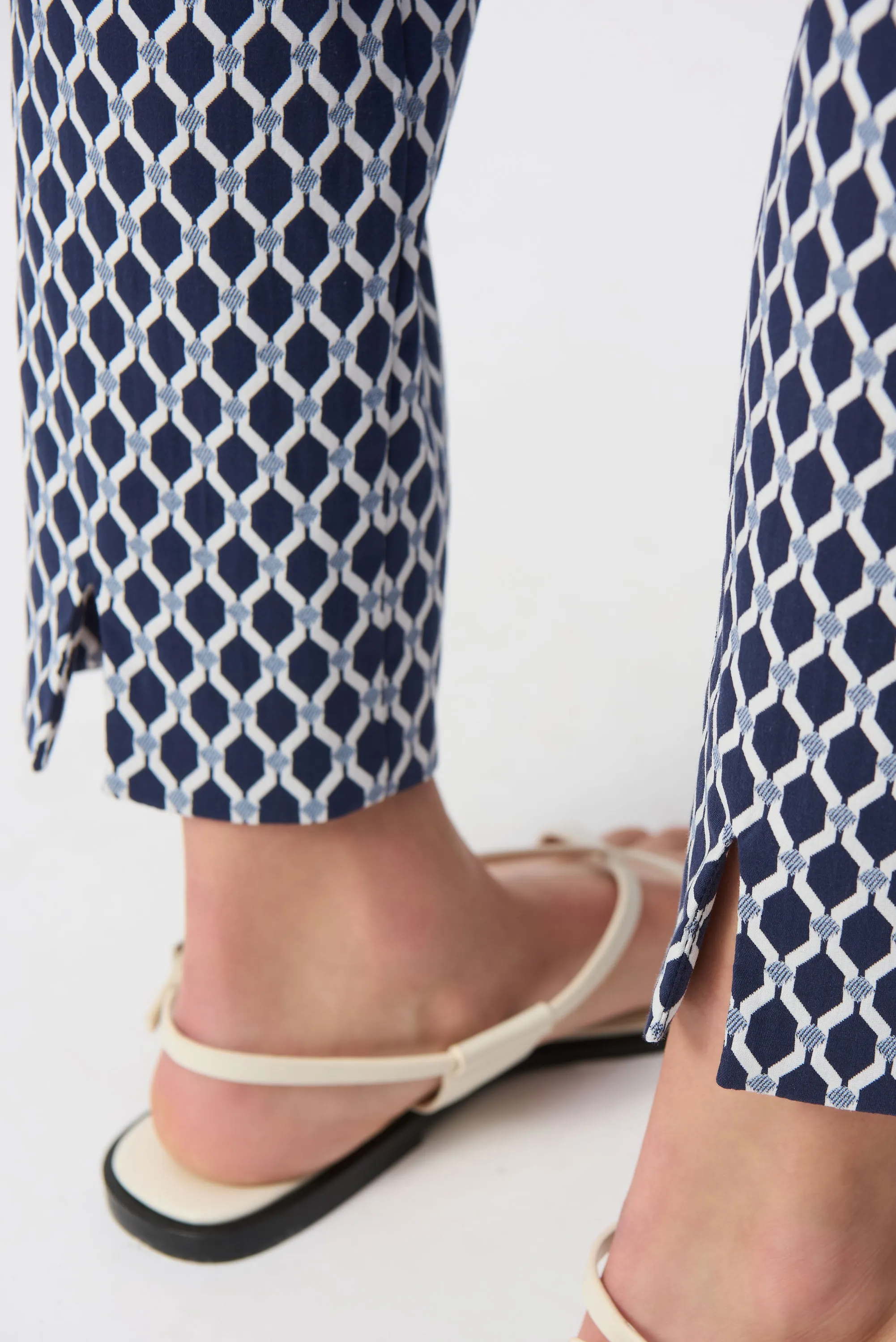 BLUE WHITE GEOMETRIC SLIM PANT