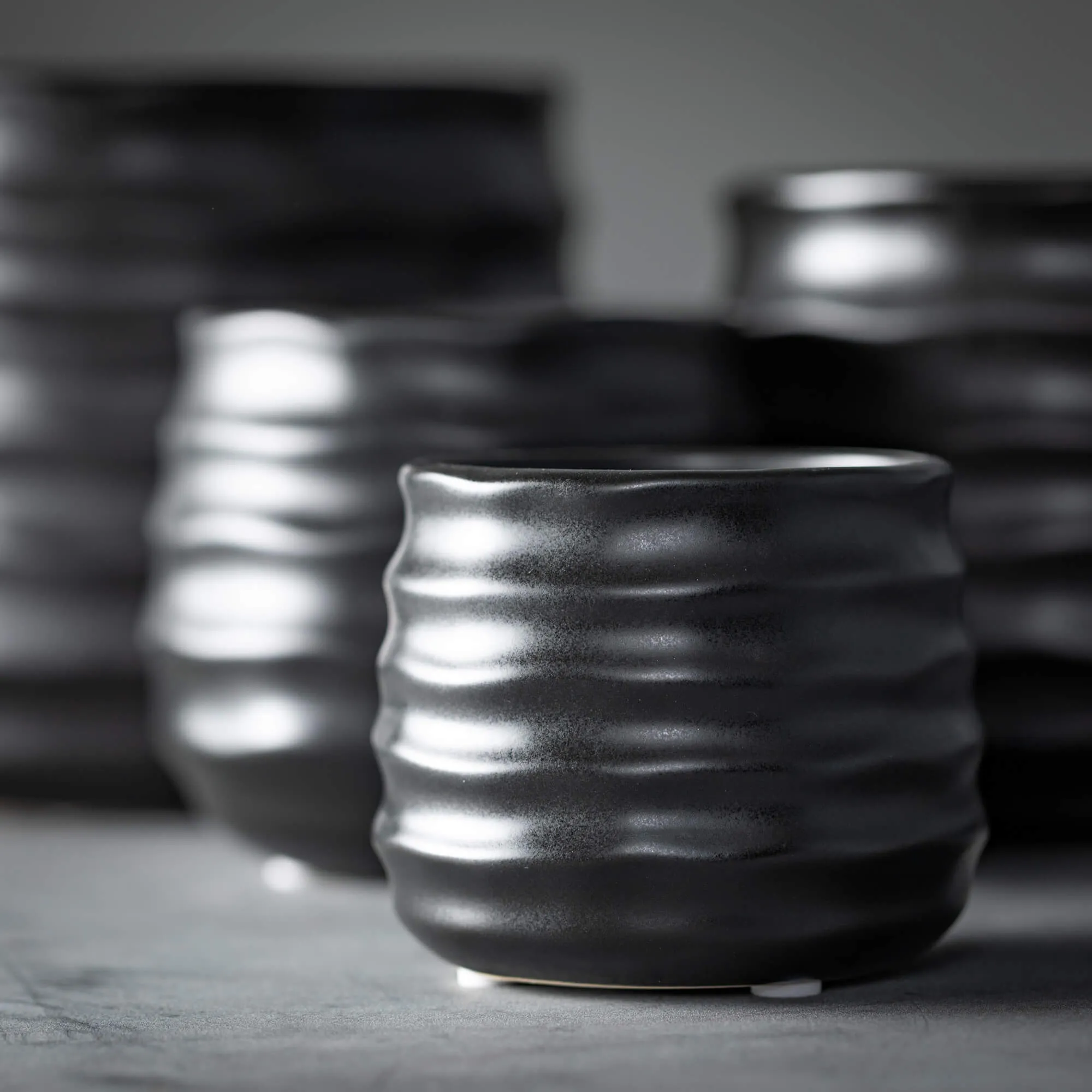 Ebony Ribbed Round Pots