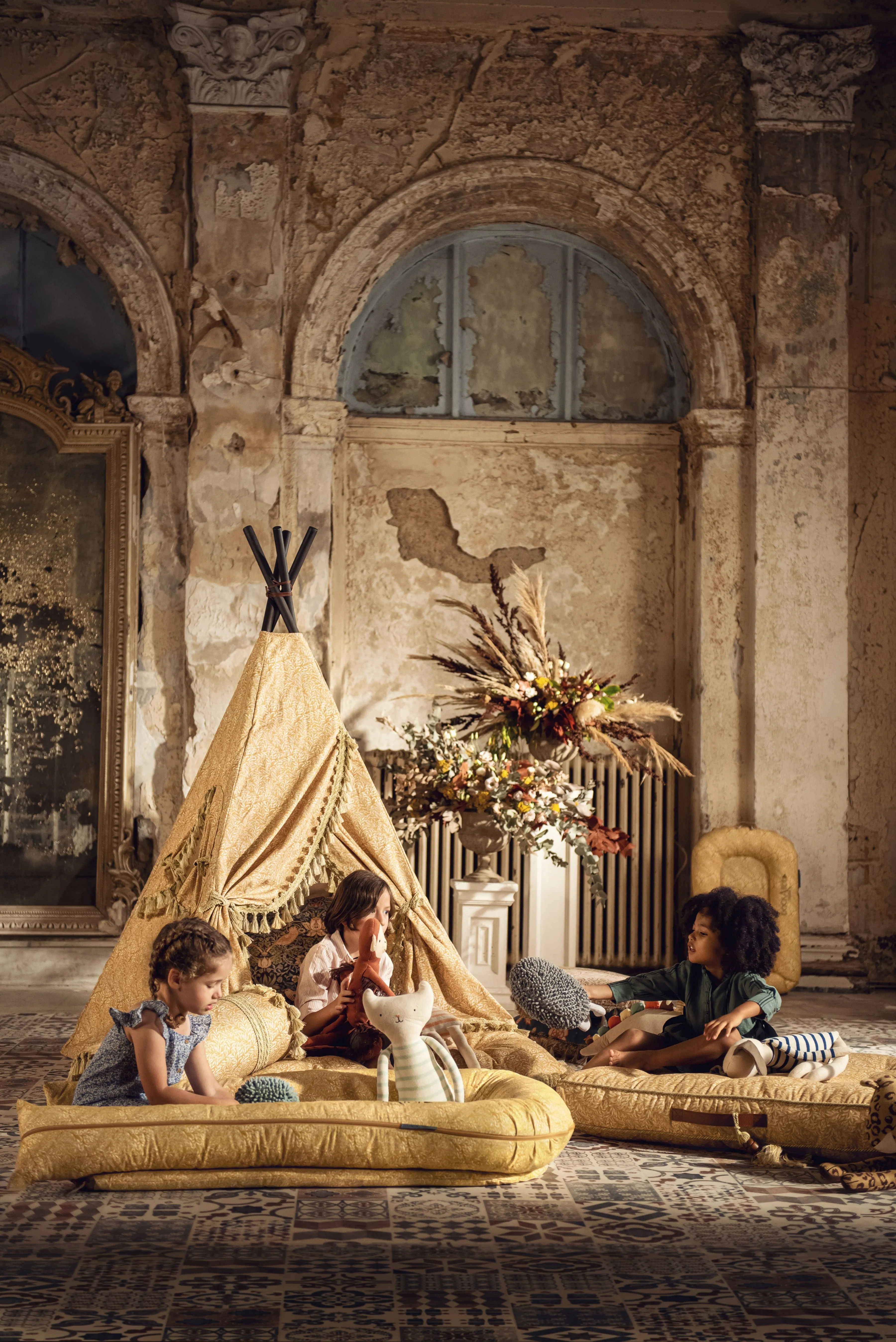 THE OUTLET: Tent of Dreams - Golden Willow Boughs