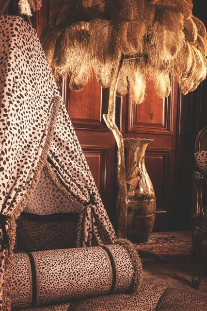 THE OUTLET: Tent of Dreams - Painted Spots