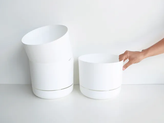 White Selfwatering Pots 215mm