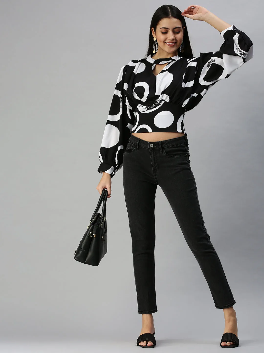 Women Black Geometric Print Keyhole Neck Crepe Cinched Waist Crop Top